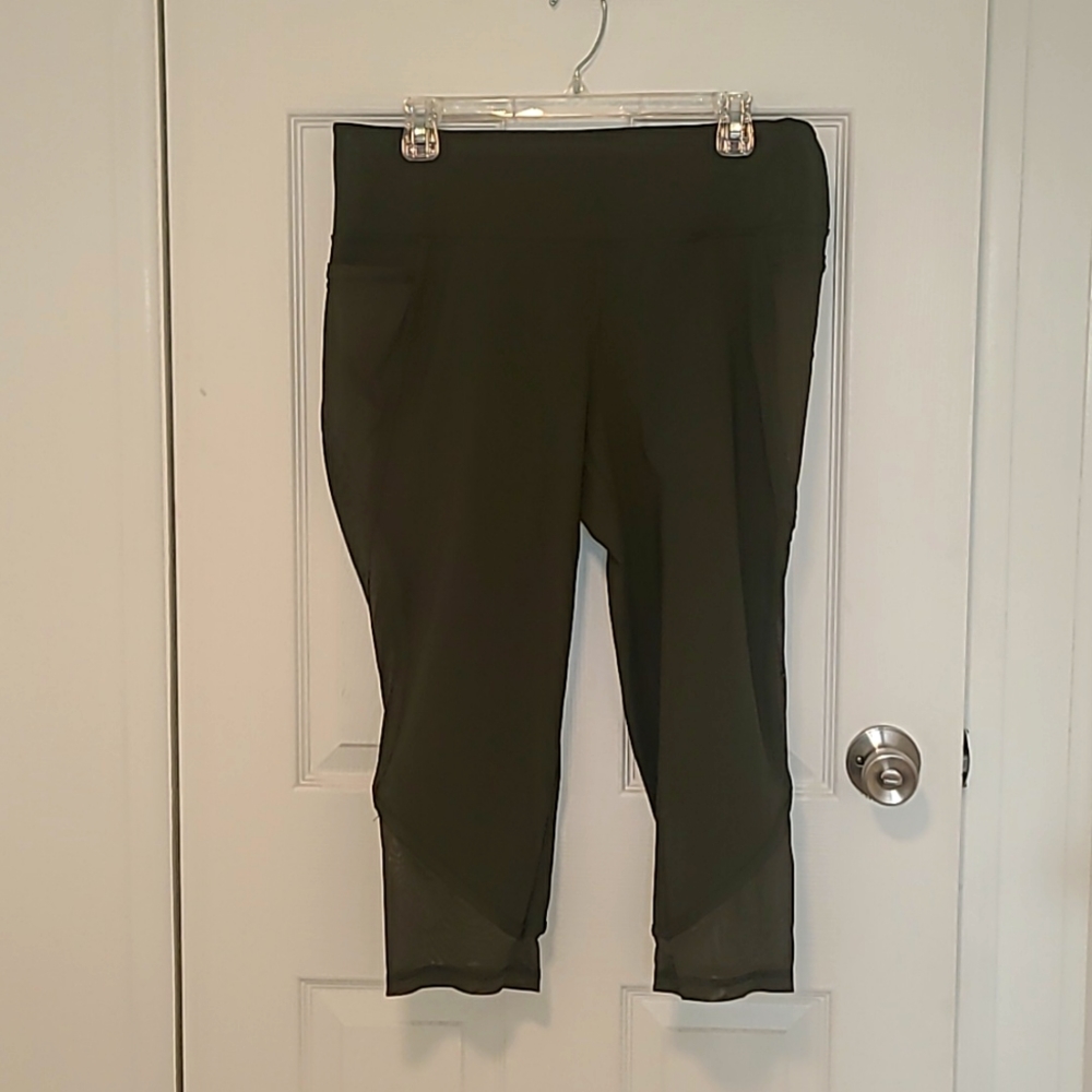 Livi Active, 18/20, Olive Green Capri Legging